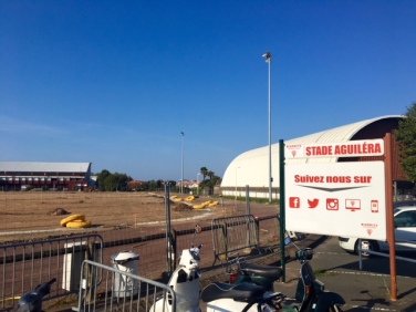 nouveau terrain d'athlétisme en construction au stade Aguilera